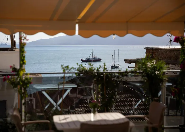 Jonian Boutique شقة