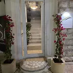 Jonian Boutique *